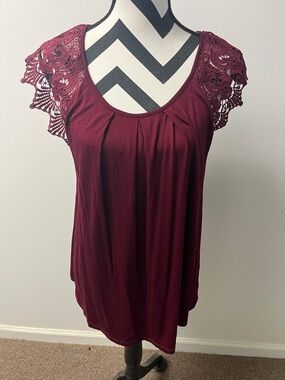 Beacon Crochet Cap Sleeve Scoop Neck Top - Burgundy